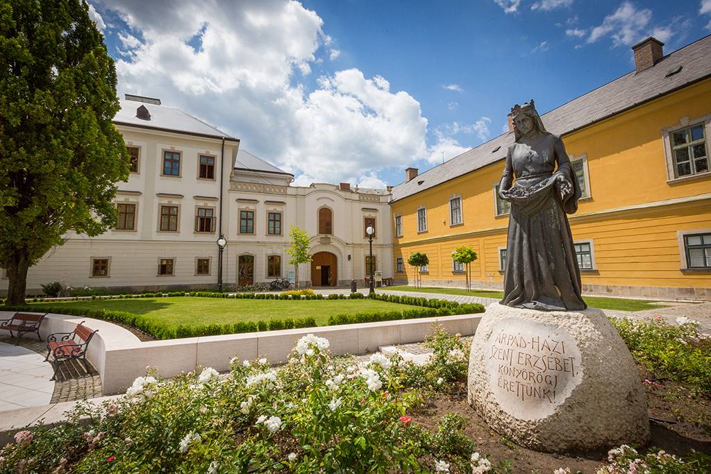 Egri Érseki Palota